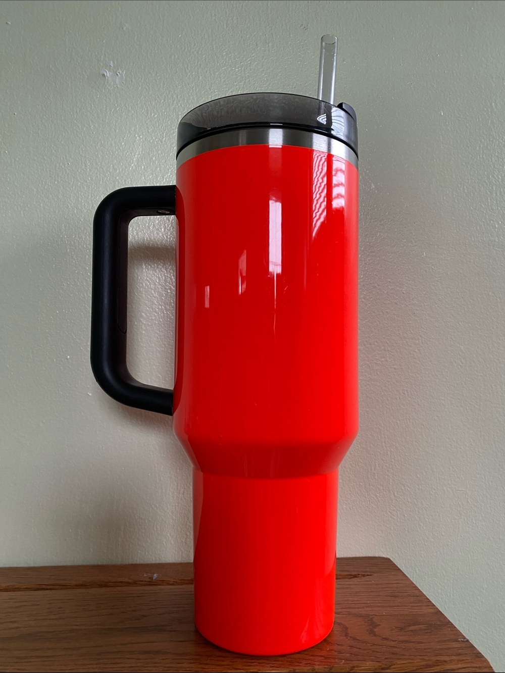 Stanley Neon Orange Travel Mug with Black Handle and Tinted Lid 40 oz - Picture 4 of 16